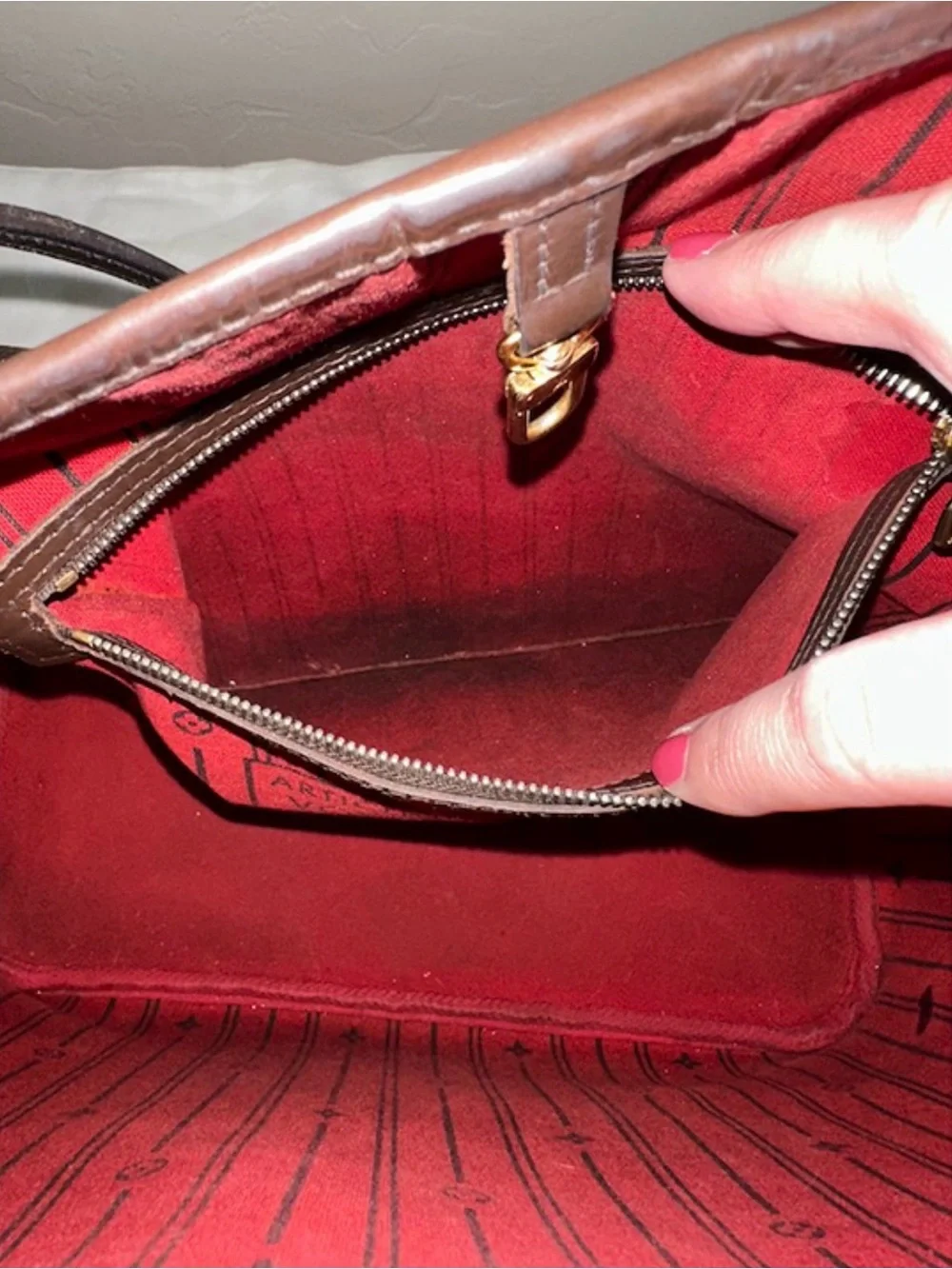 2010 Louis Vuitton Neverfull MM Damier Ebene Red Interior